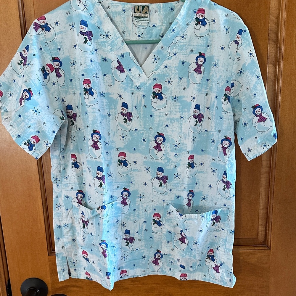Uniform Advantage Scrub Top with Snowman Design